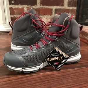NEW Under Armour Women’s Verge Mid GTX